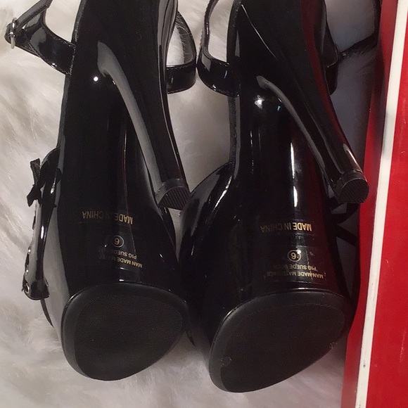 Size 6 Penthouse Heels - Picture 9 of 11